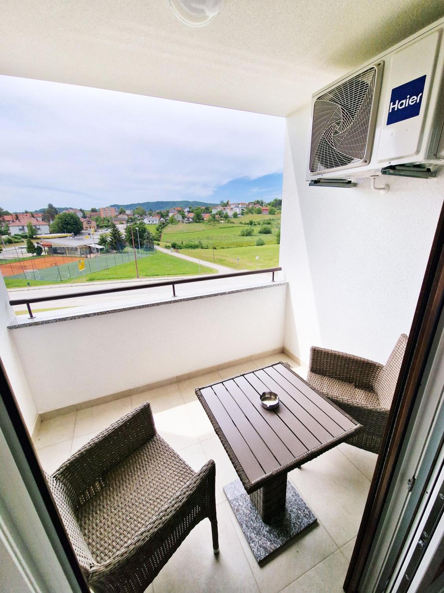 Apartment Queen Karlovac Eksteriør bilde